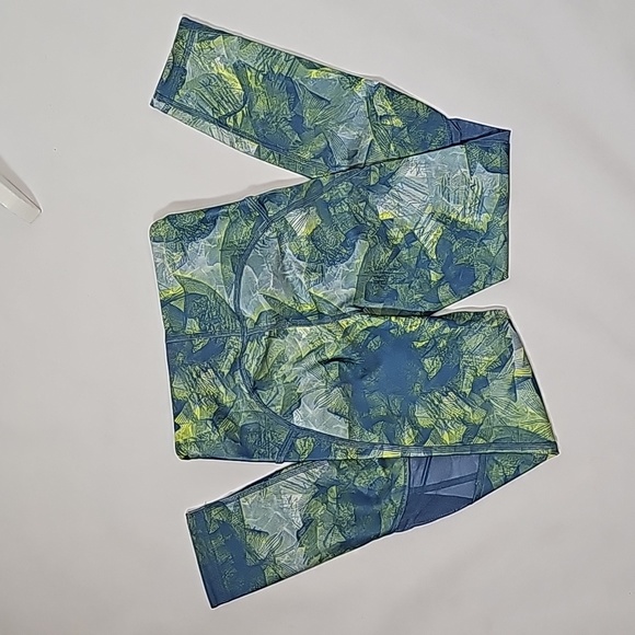 Under ARMOUR leggings - Picture 3 of 8